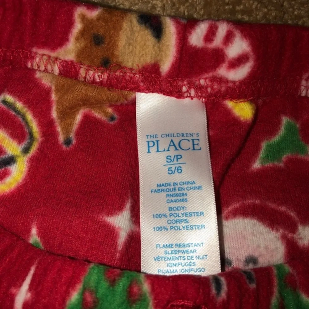 Childrens place Christmas pajamas set size 5/6 small‎